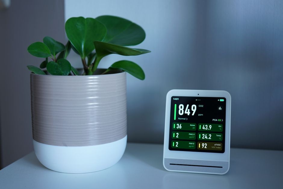 Portable CO2 monitor on a home office desk